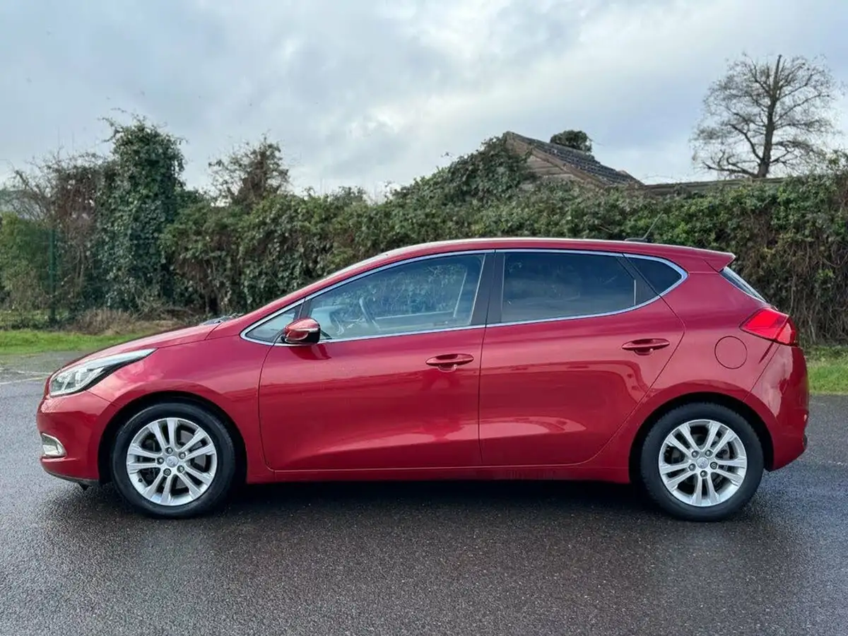 2014-kia-ceed-16-3-gdi-16v-dct-big-3
