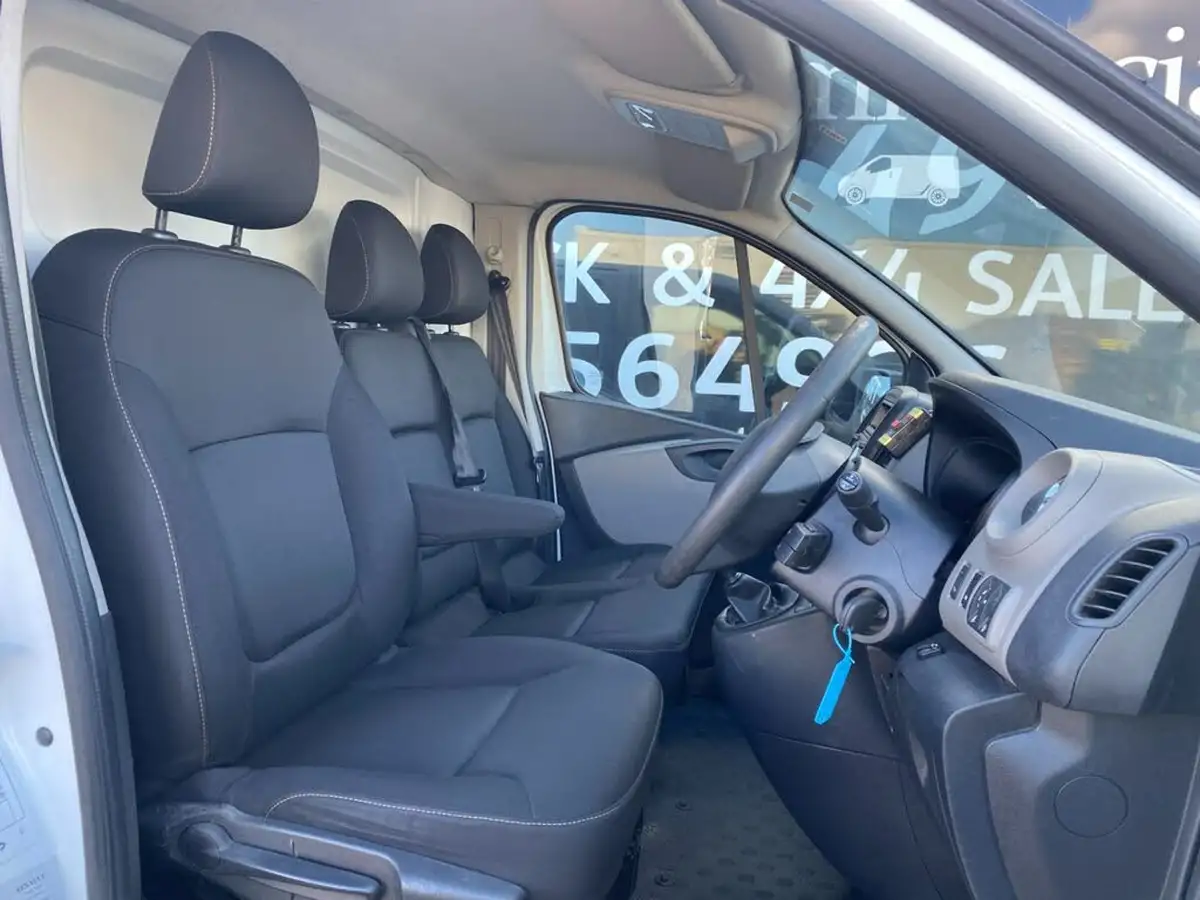 2017-renault-trafic-16dci-sl27-120-business-e6-panel-big-31