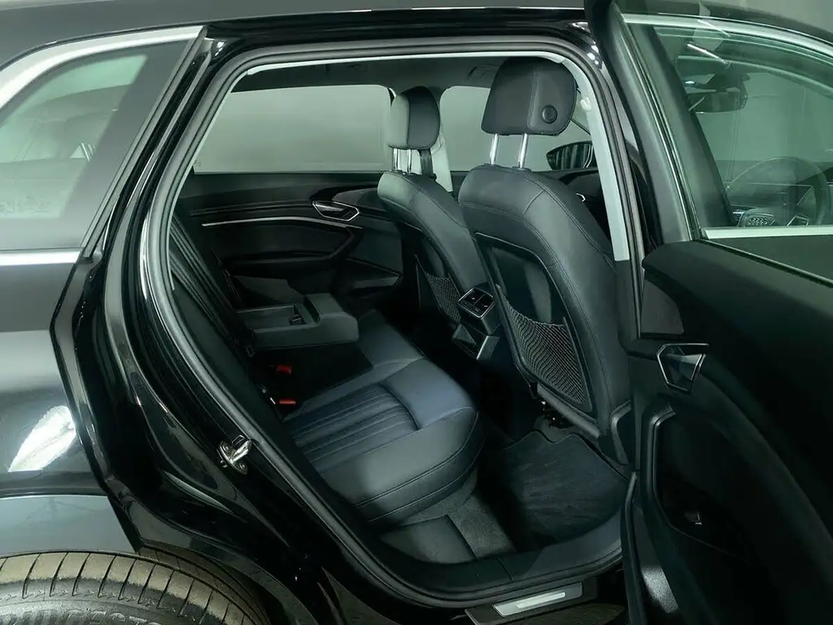 2022-audi-e-tron-55e-technik-station-wagon-big-18