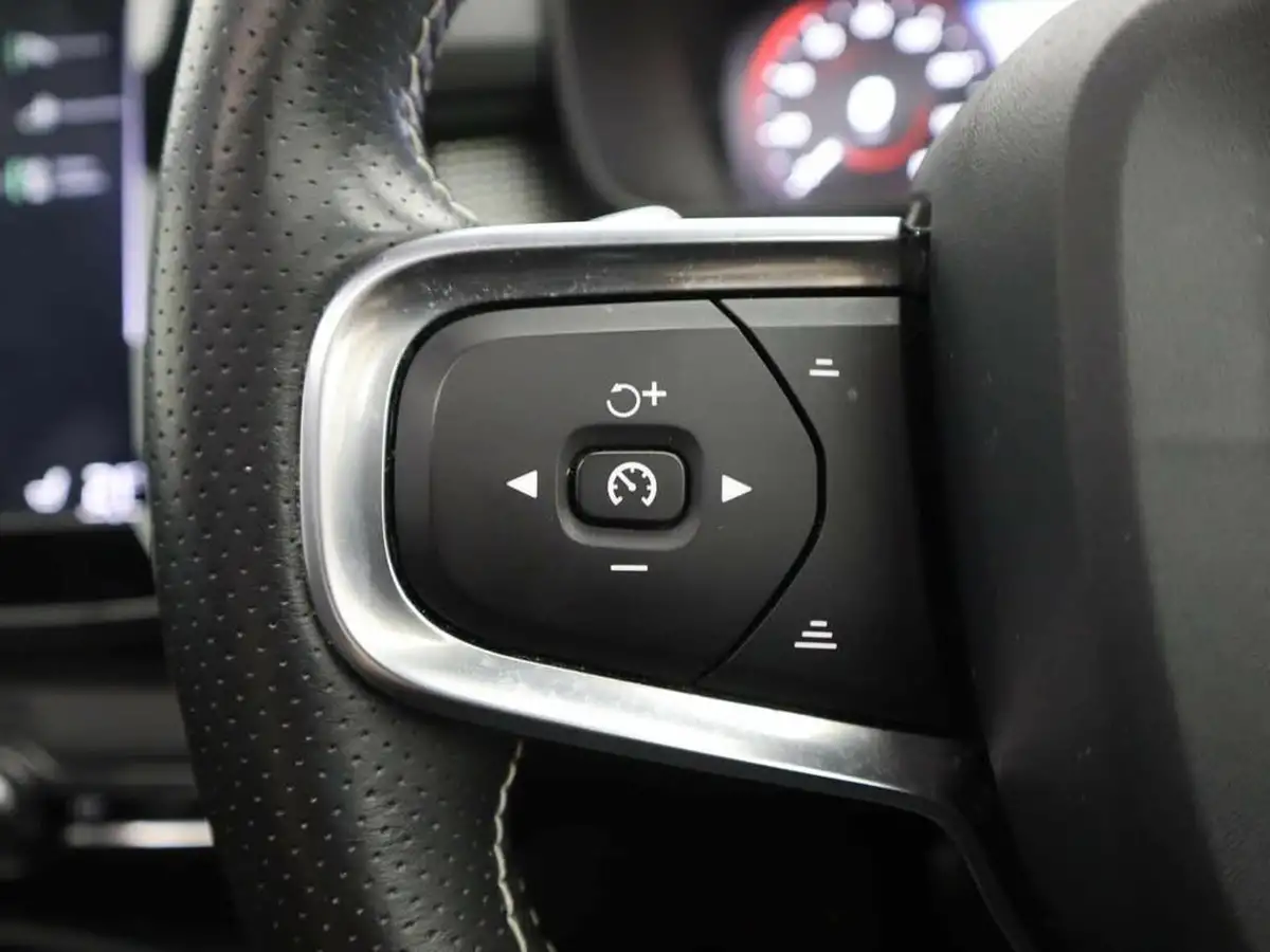 2019-volvo-xc40-20-t4-r-design-awd-big-21