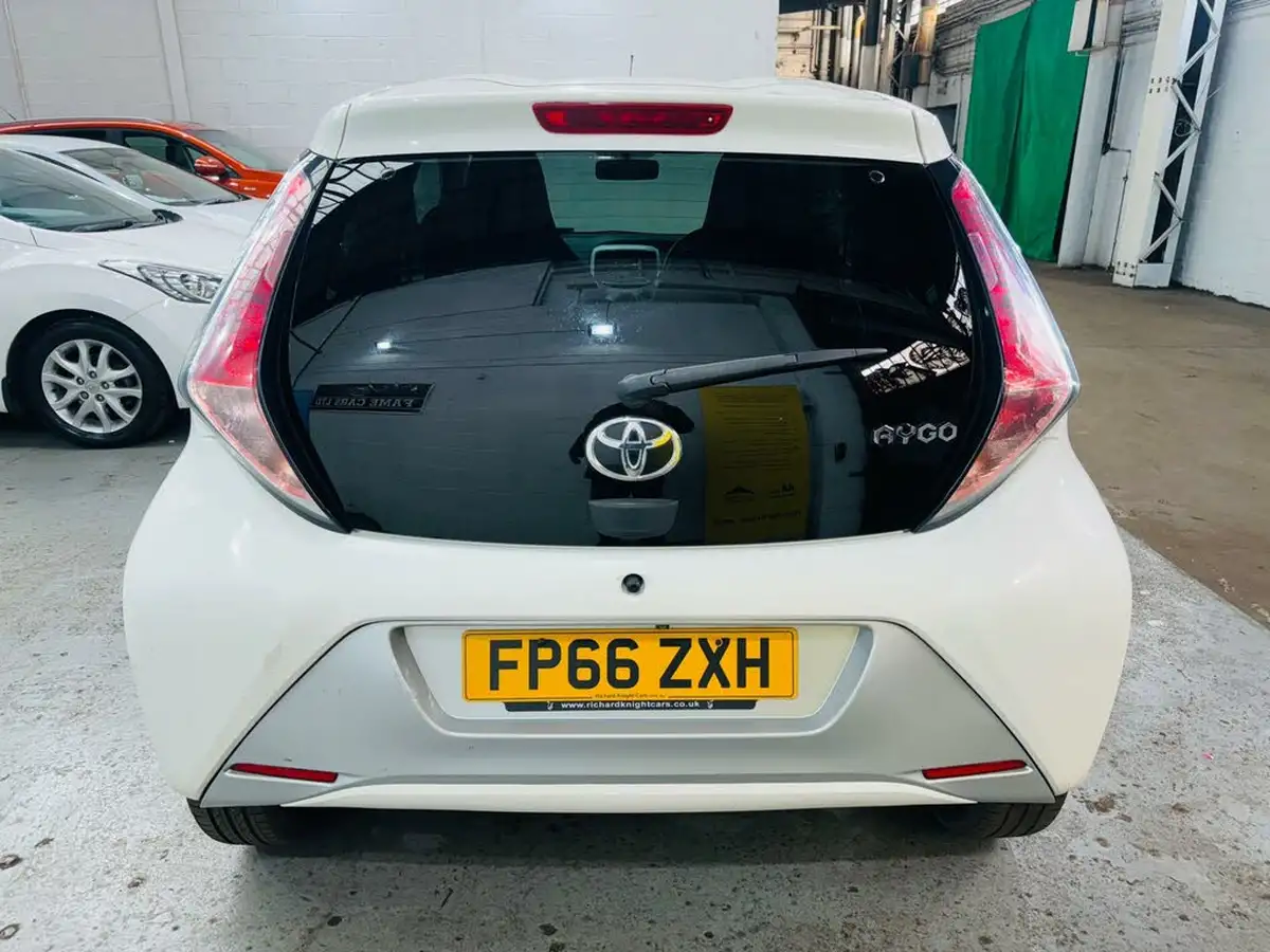2017-toyota-aygo-10-vvt-i-x-pure-5d-x-shift-big-4