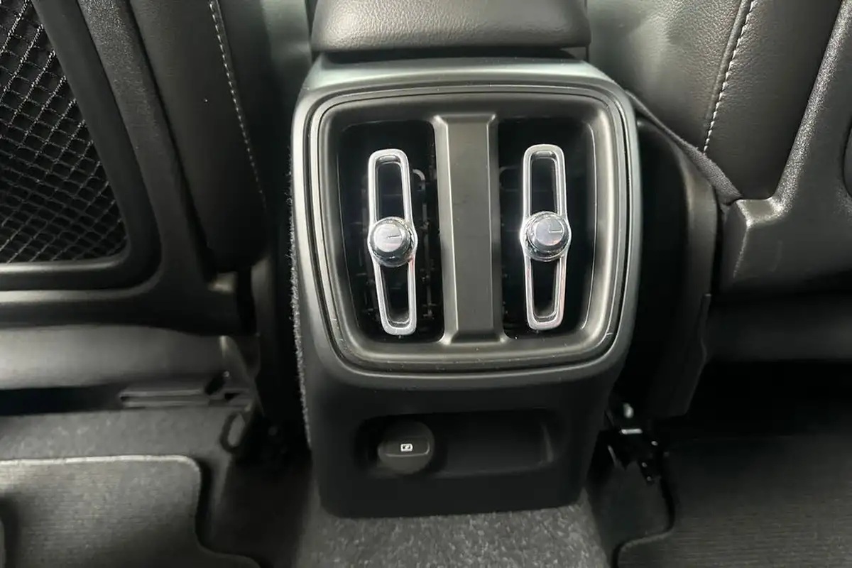 2020-volvo-xc40-20-b4-inscription-big-35