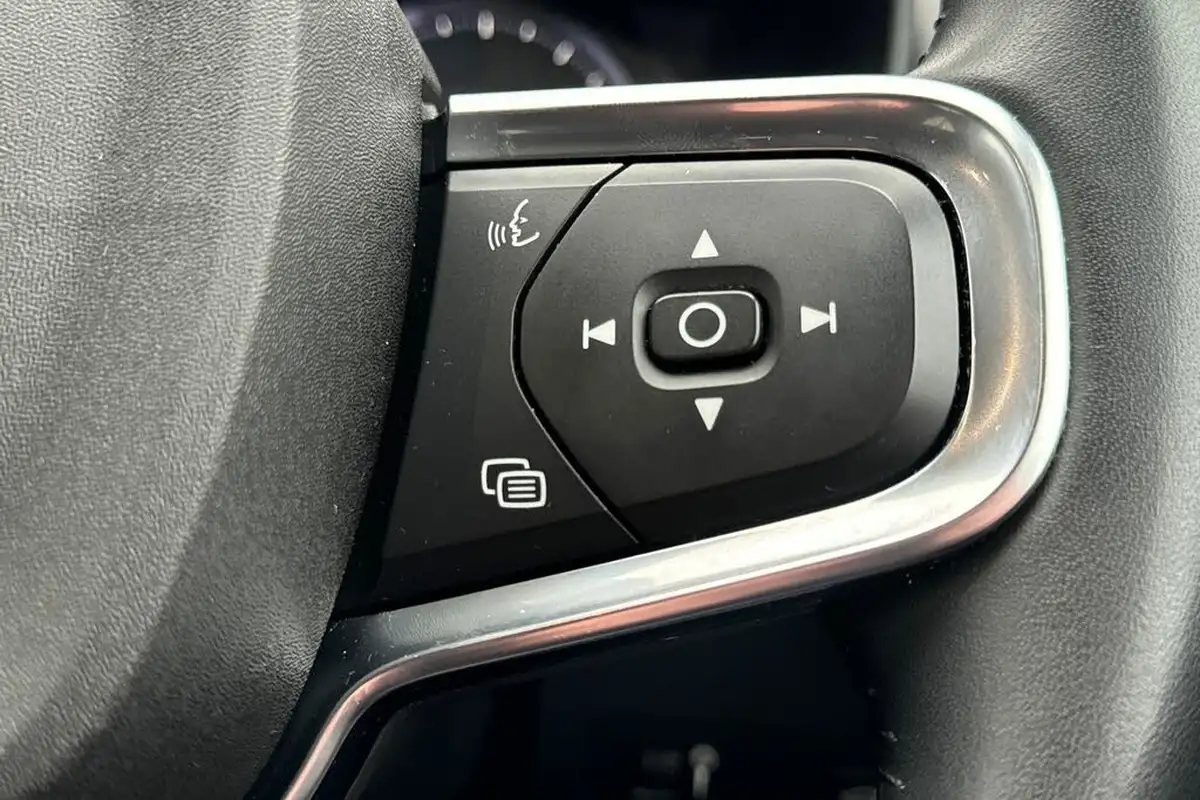 2020-volvo-xc40-20-b4-inscription-big-11