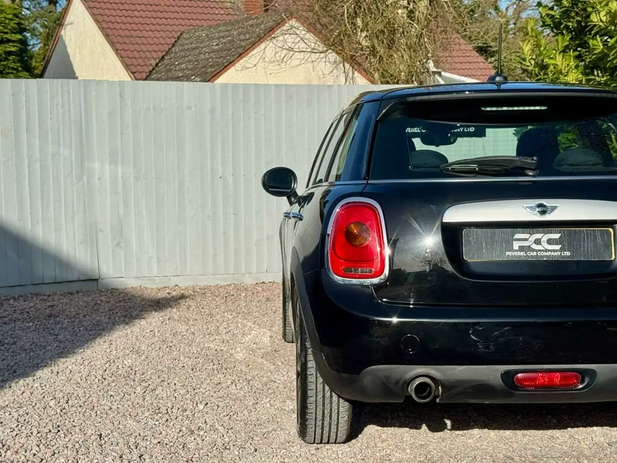 2015-mini-cooper-15-cooper-5d-big-28