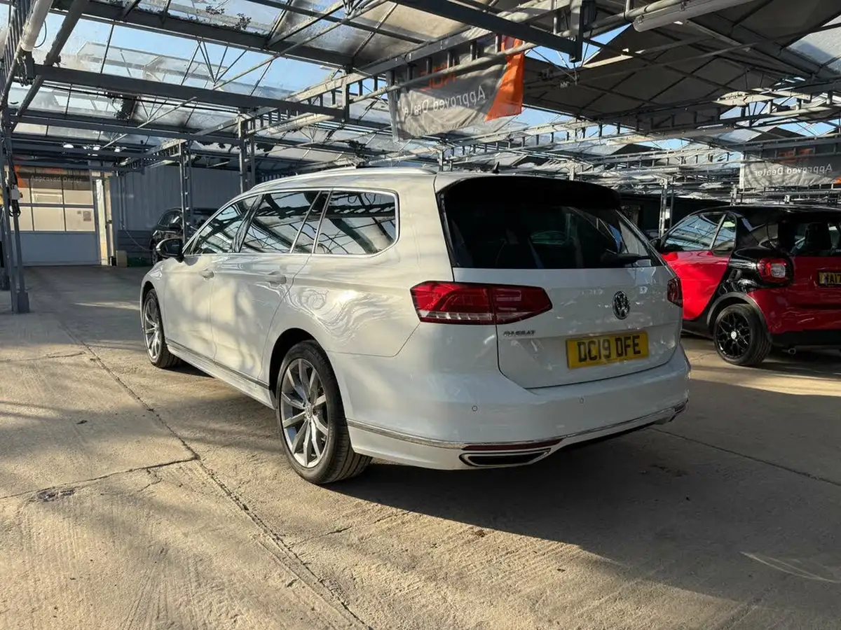 2019-volkswagen-passat-15-tsi-r-line-estate-5d-big-9