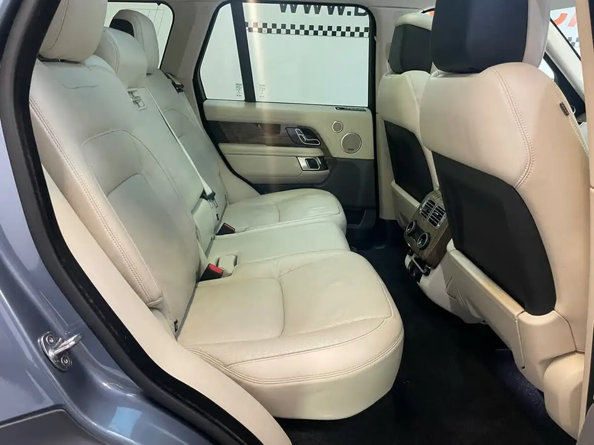 2020-land-rover-range-rover-20-p400e-vogue-se-big-17