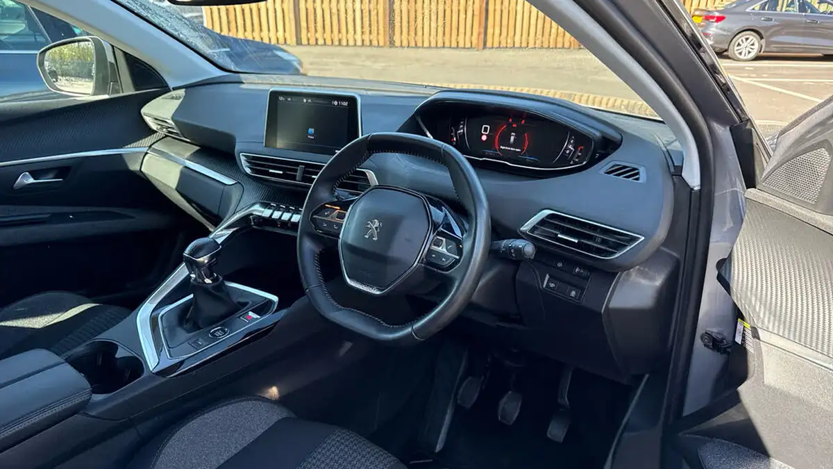 2021-peugeot-5008-suv-12-puretech-active-premium-big-8