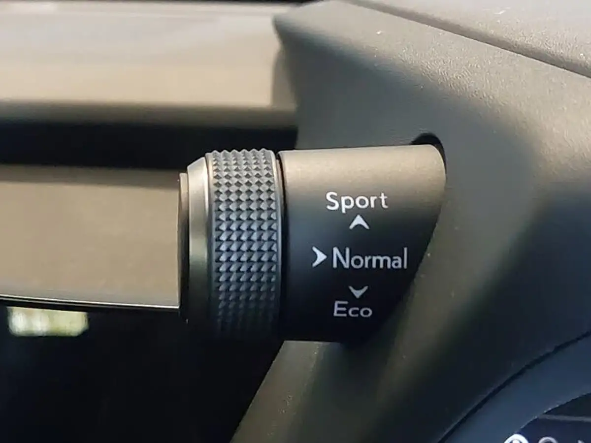 2024-lexus-ux-300e-e-ux-728kwh-big-15