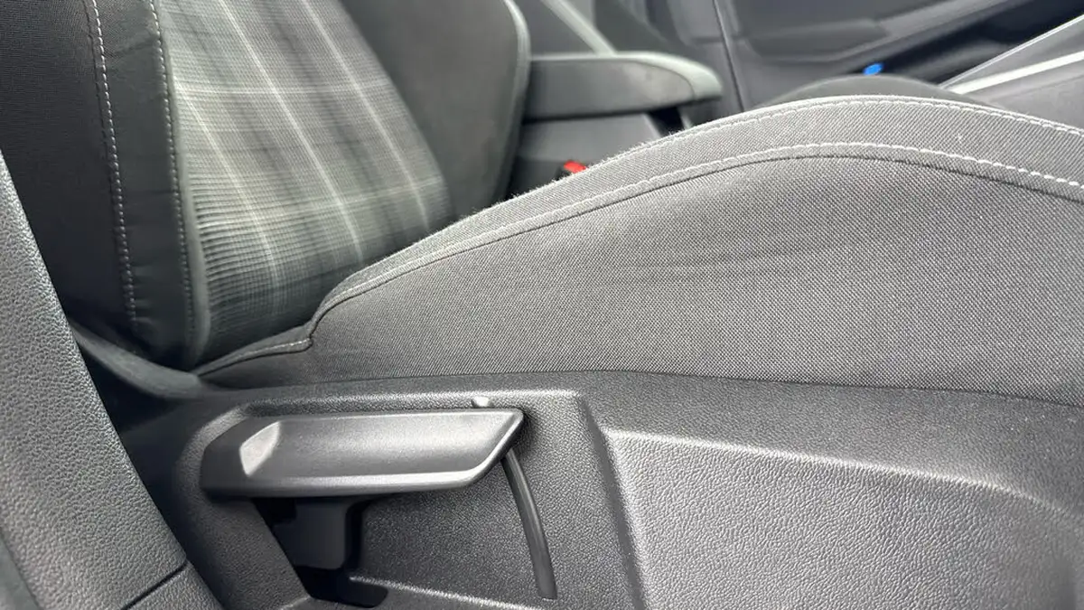 2021-volkswagen-golf-20tdi-gtd-big-26