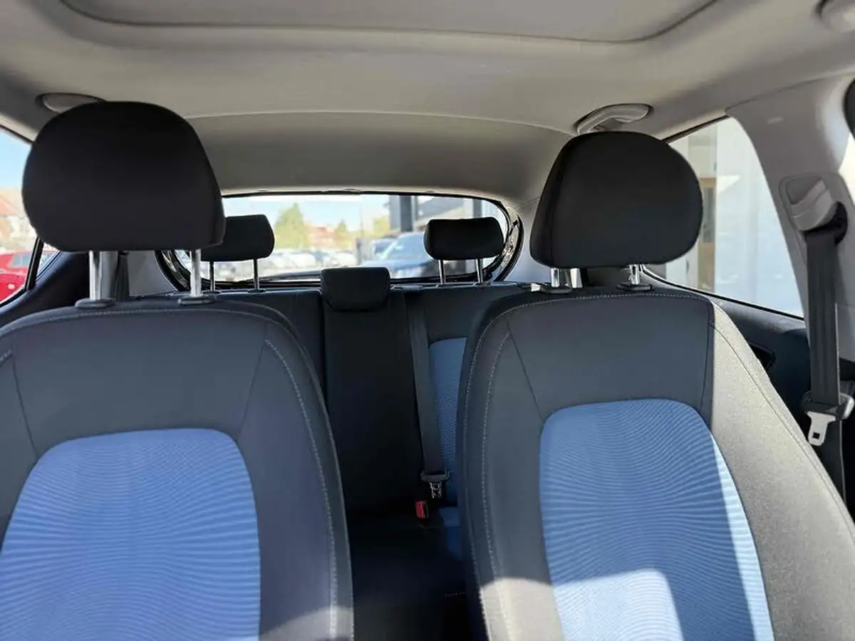2016-hyundai-i10-12-premium-se-big-17
