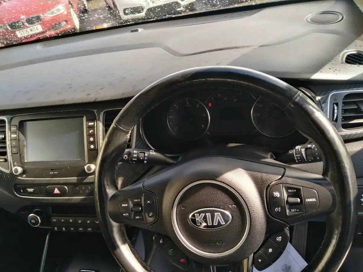 2017-kia-carens-17crdi-3-big-9