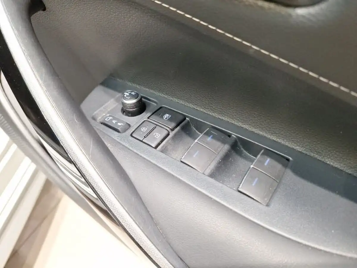 2021-toyota-corolla-18-vvt-i-design-spare-wheel-hatchback-5d-big-17