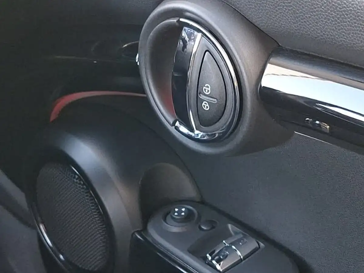 2022-mini-cooper-15-cooper-classic-hatchback-3d-big-10