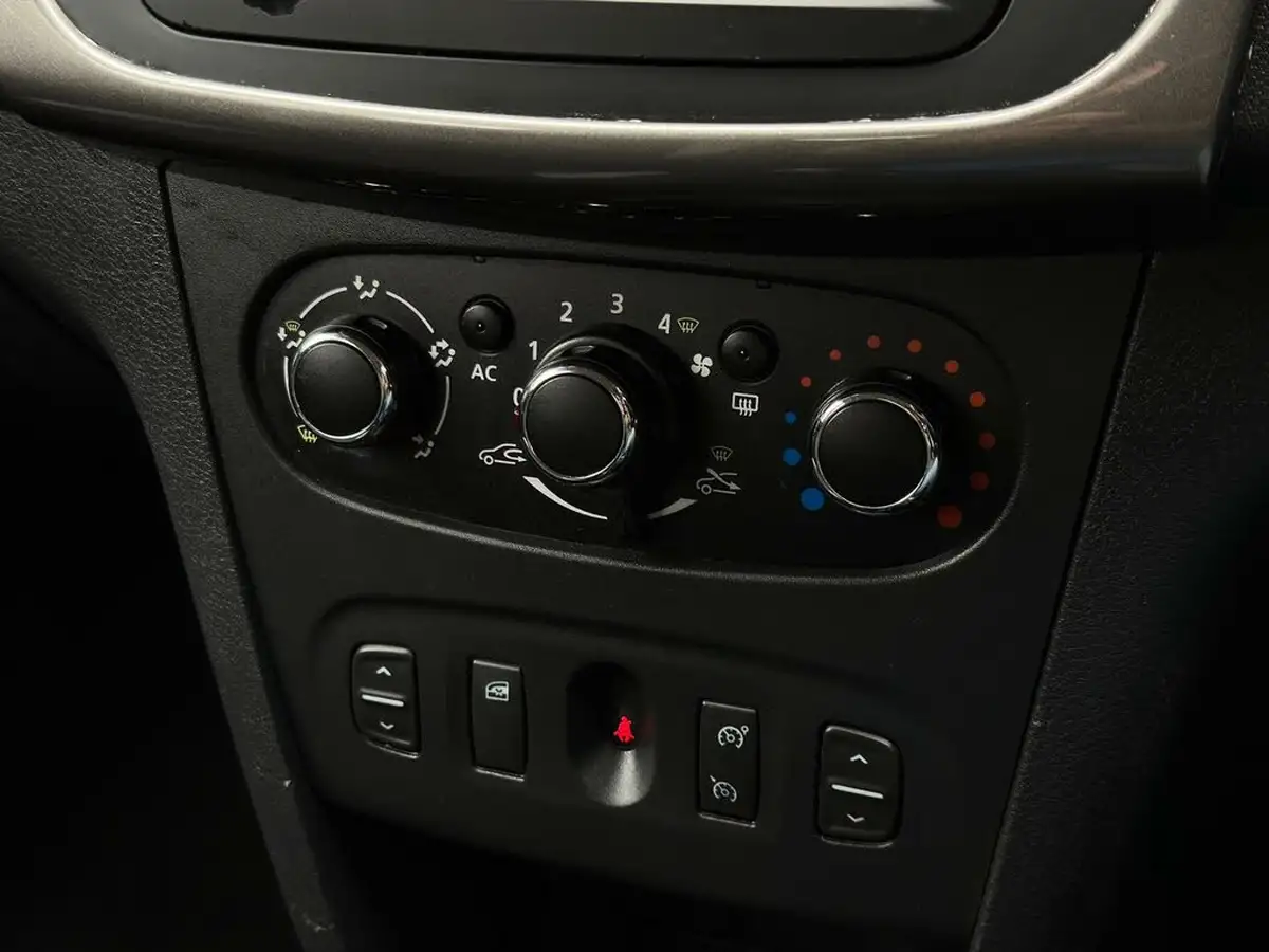 2014-dacia-sandero-stepway-15d-laureate-big-26