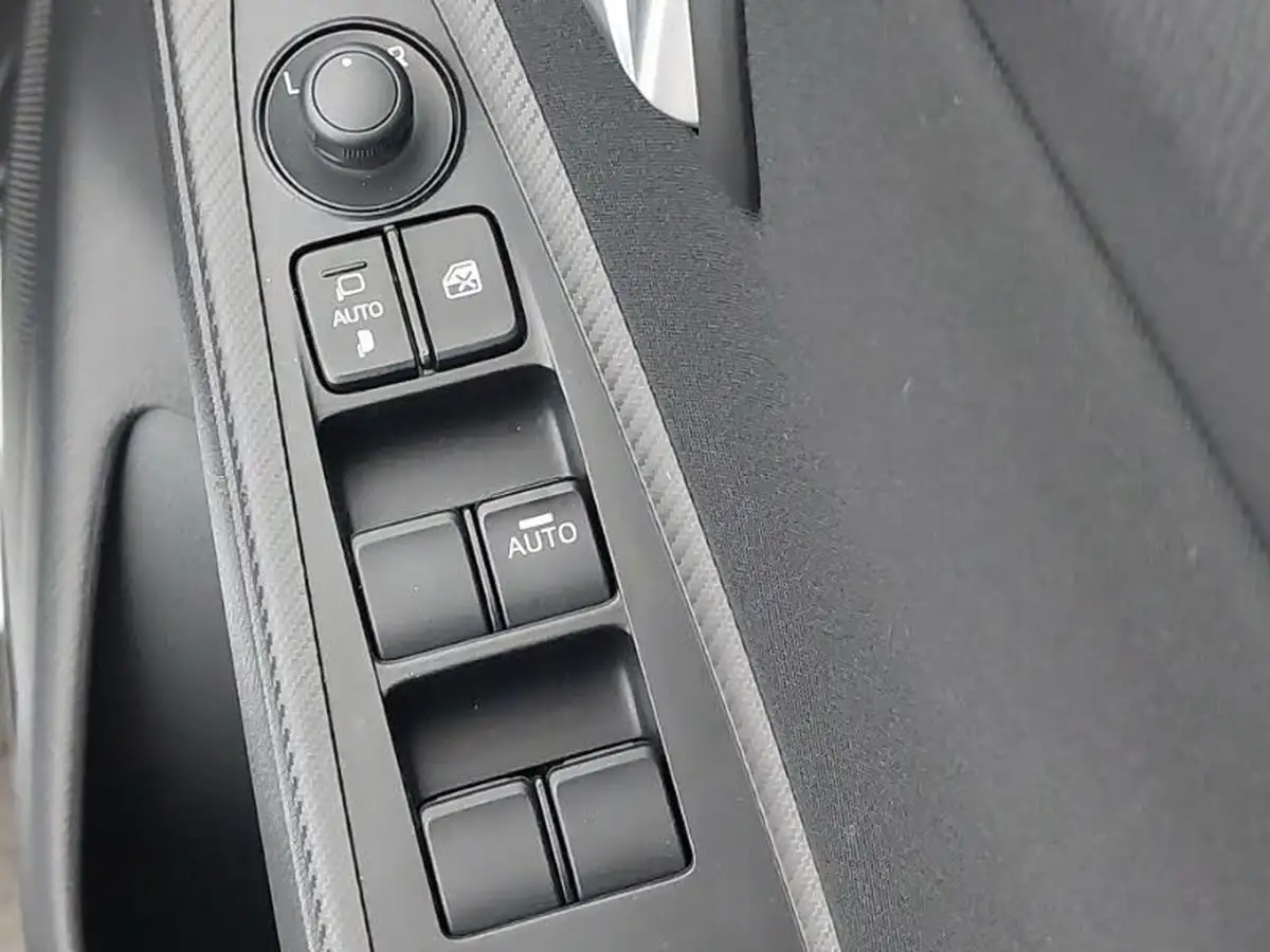 2023-mazda-mazda2-15-skyactiv-g-exclusive-line-big-18