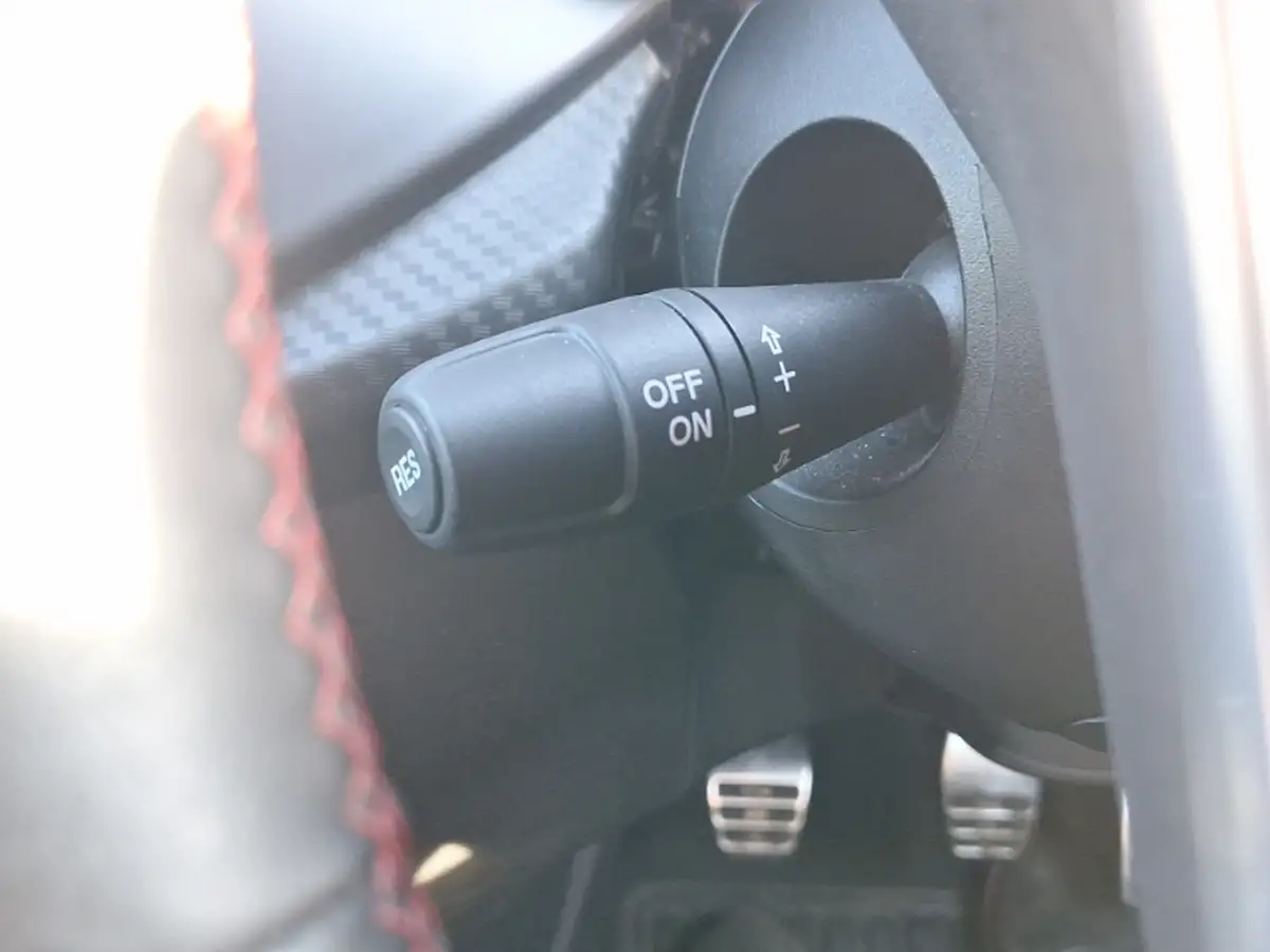 2025-jeep-avenger-12-gse-summit-e-hybrid-48v-auto-big-17