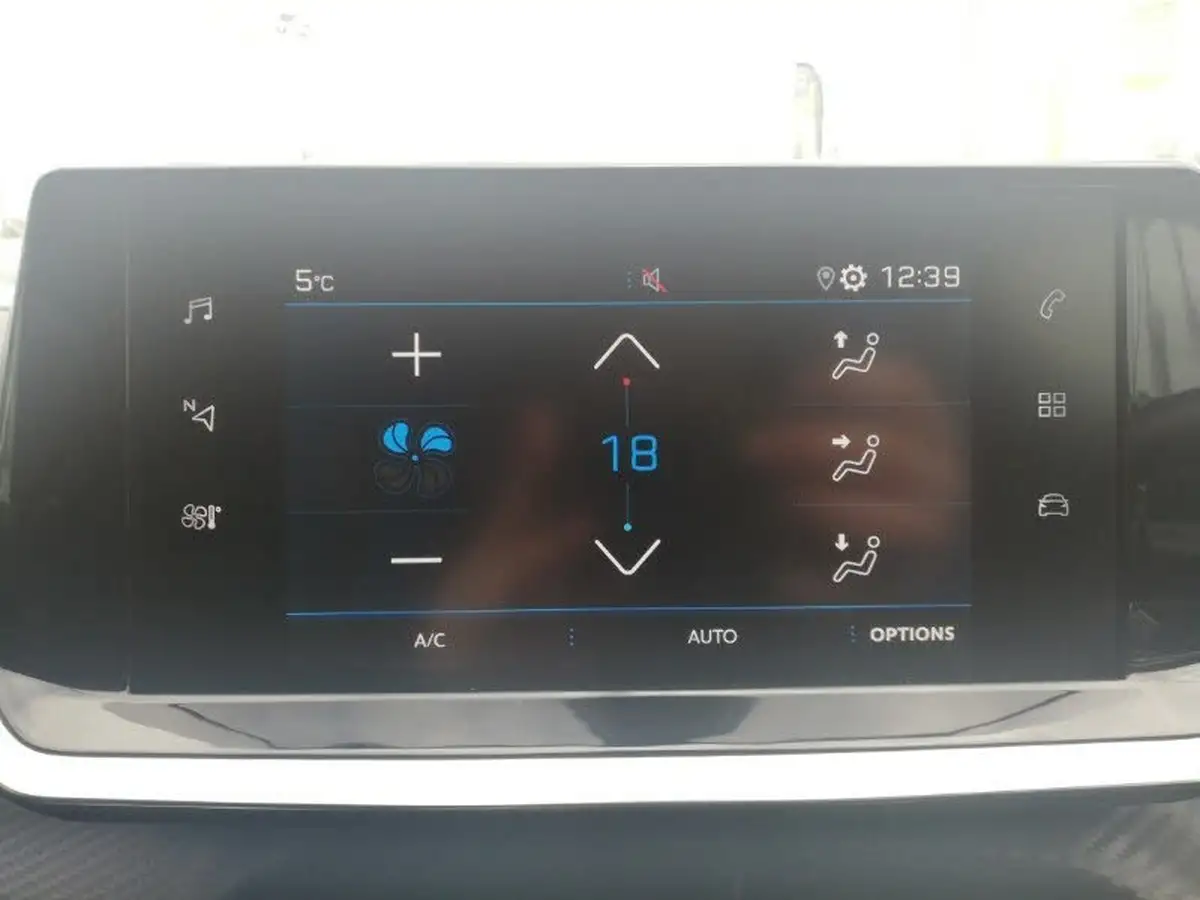 2023-peugeot-208-12-puretech-active-premium-100ps-eat8-big-18
