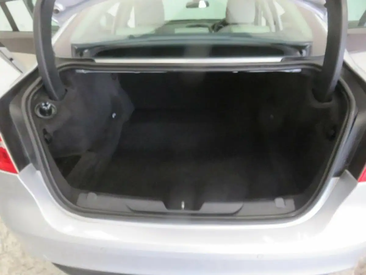 2015-jaguar-xe-20td-portfolio-163ps-auto-big-16