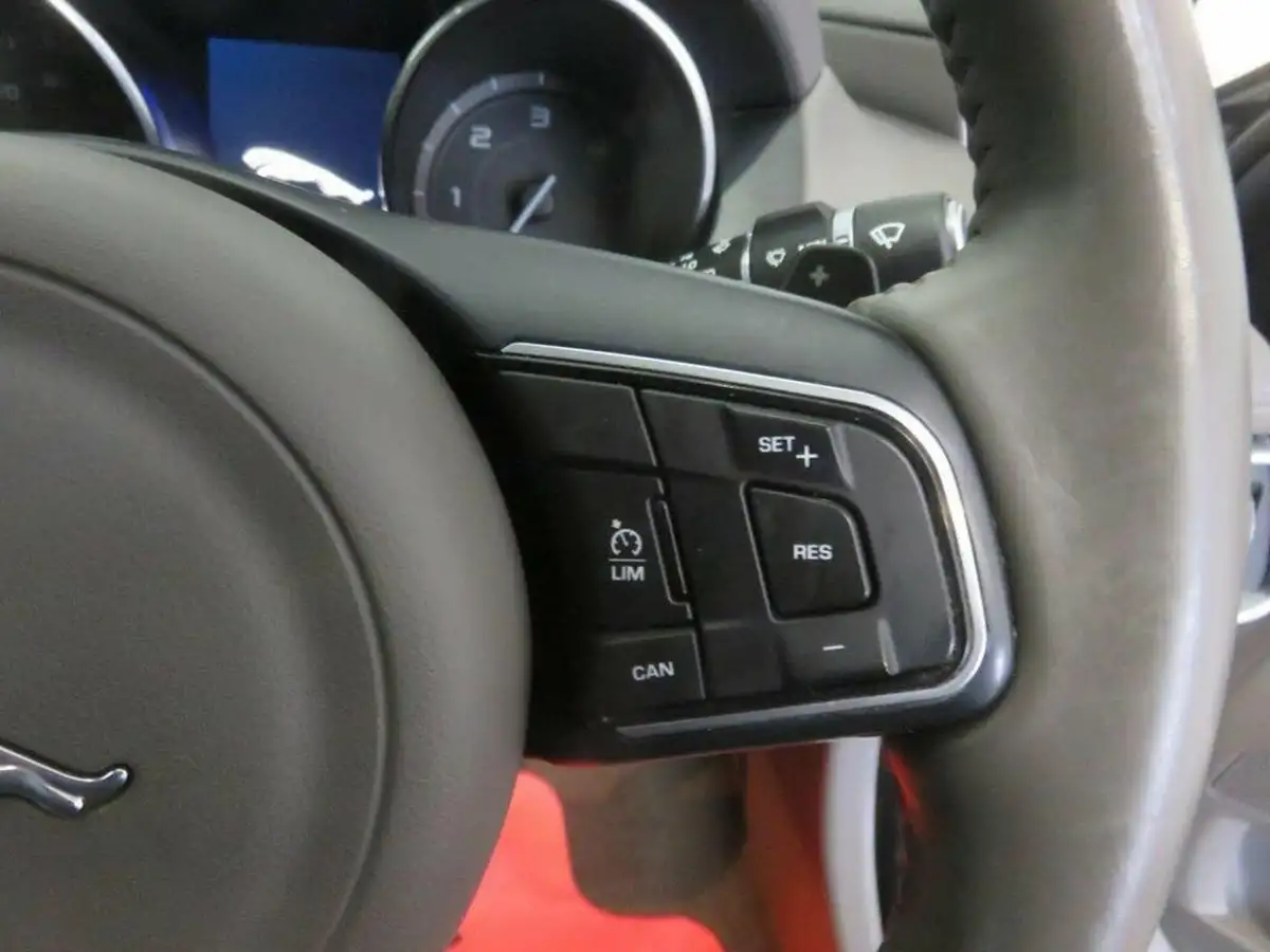 2015-jaguar-xe-20td-portfolio-163ps-auto-big-40