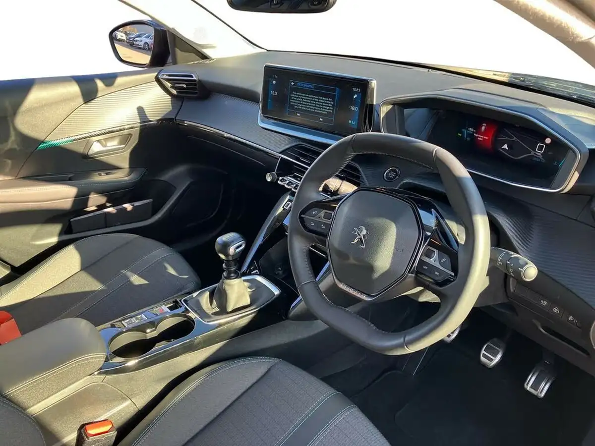 2022-peugeot-208-12-puretech-allure-premium-100ps-big-7