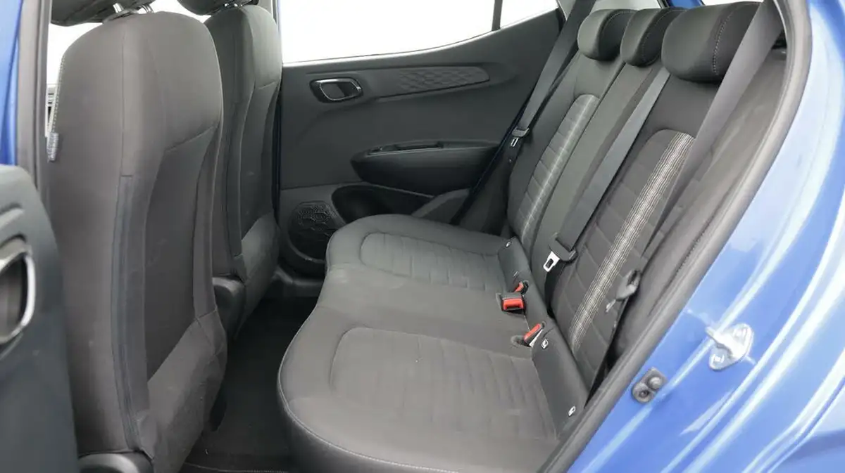 2020-hyundai-i10-12-se-connect-big-16
