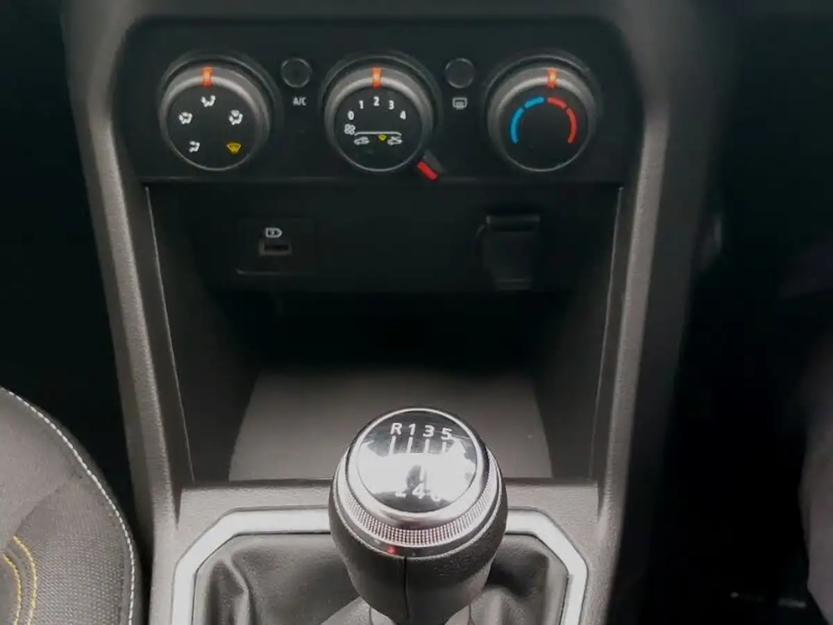 2022-dacia-sandero-stepway-10-tce-comfort-90bhp-big-14