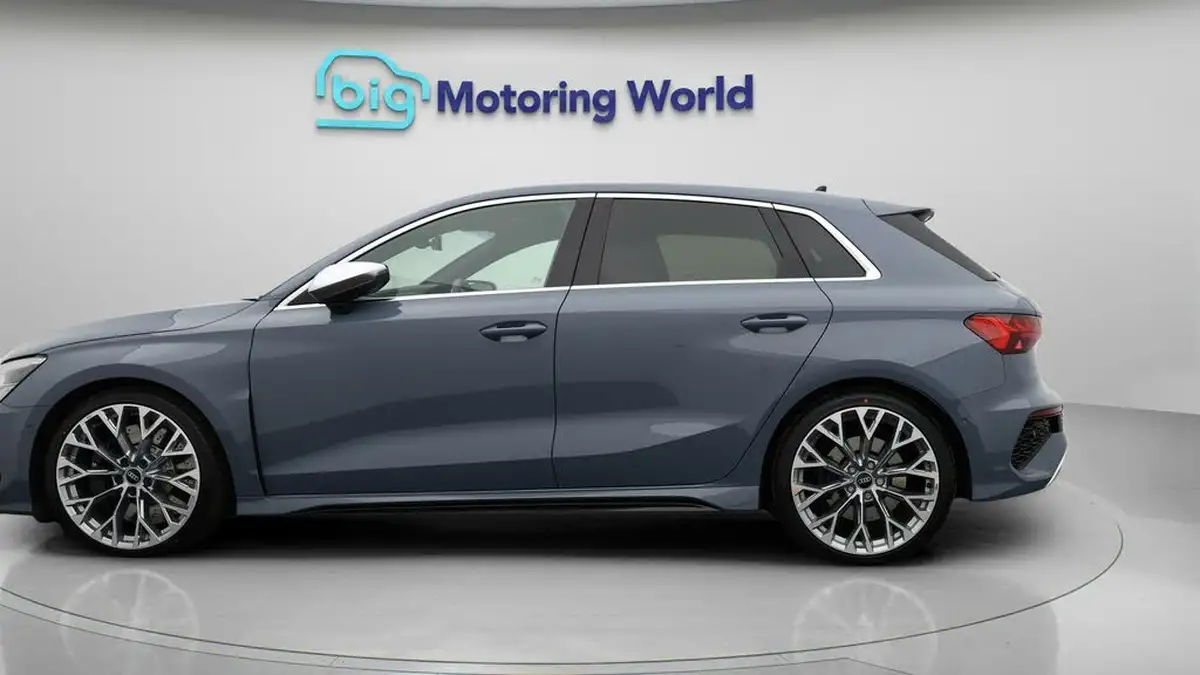 2022-audi-rs3-25-tfsi-sportback-5d-big-67