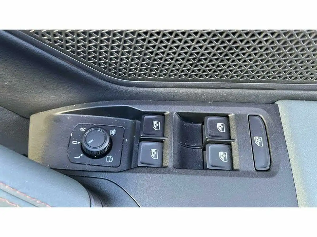 2024-cupra-formentor-15-e-hybrid-vz-first-edition-big-17