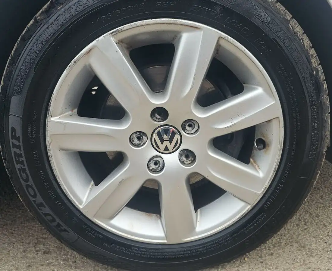 2012-volkswagen-polo-12-match-60ps-3d-big-18