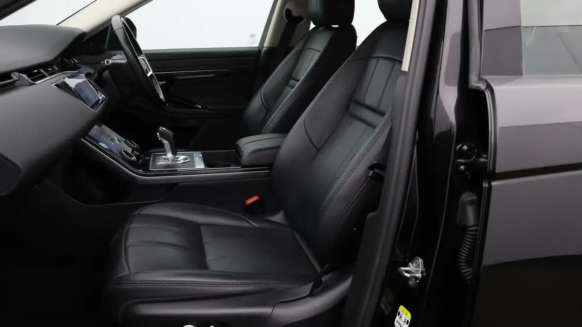 2021-land-rover-range-rover-evoque-15-p300e-s-big-13