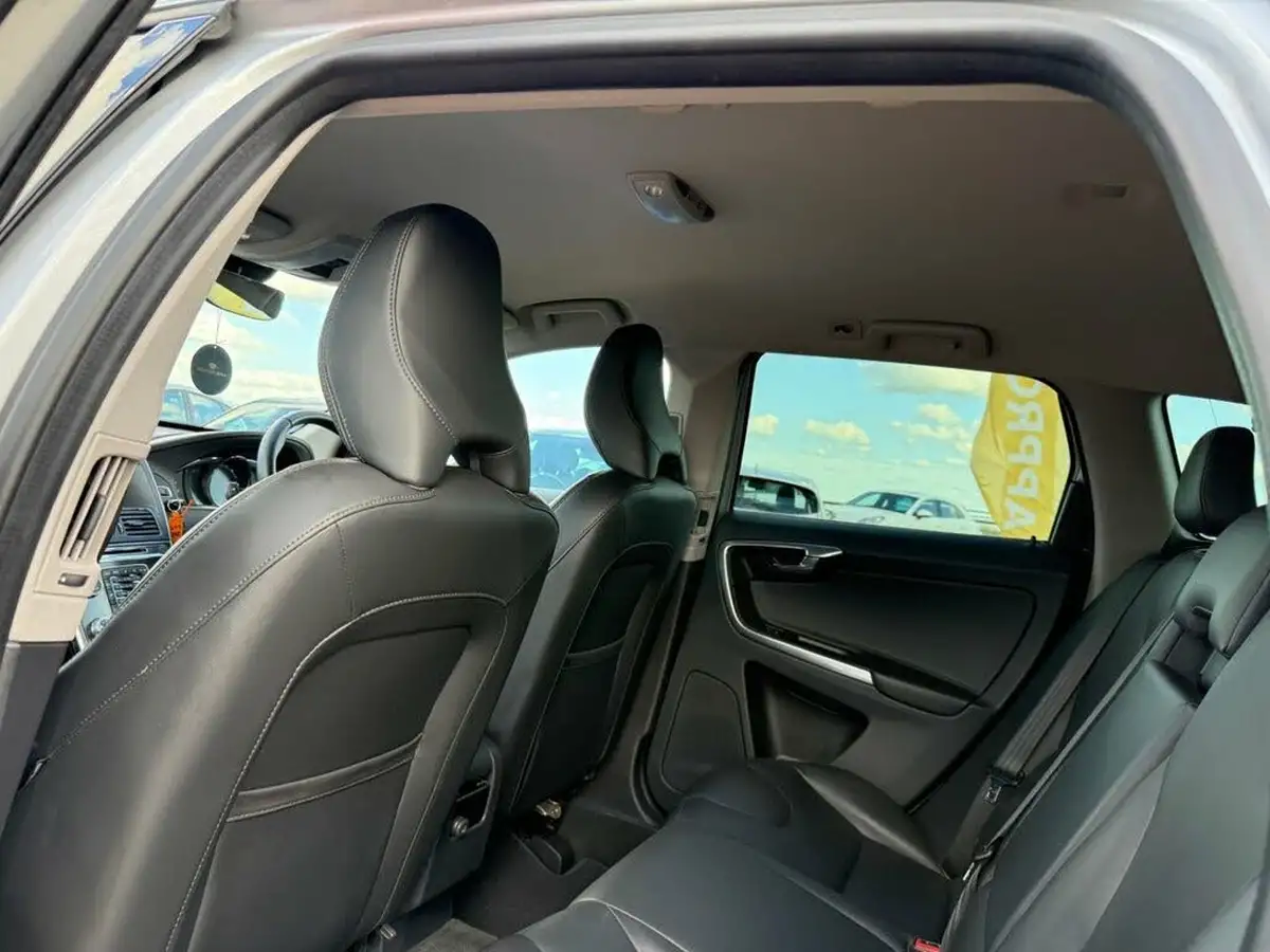 2016-volvo-xc60-20td-d4-se-lux-nav-geartronic-big-8