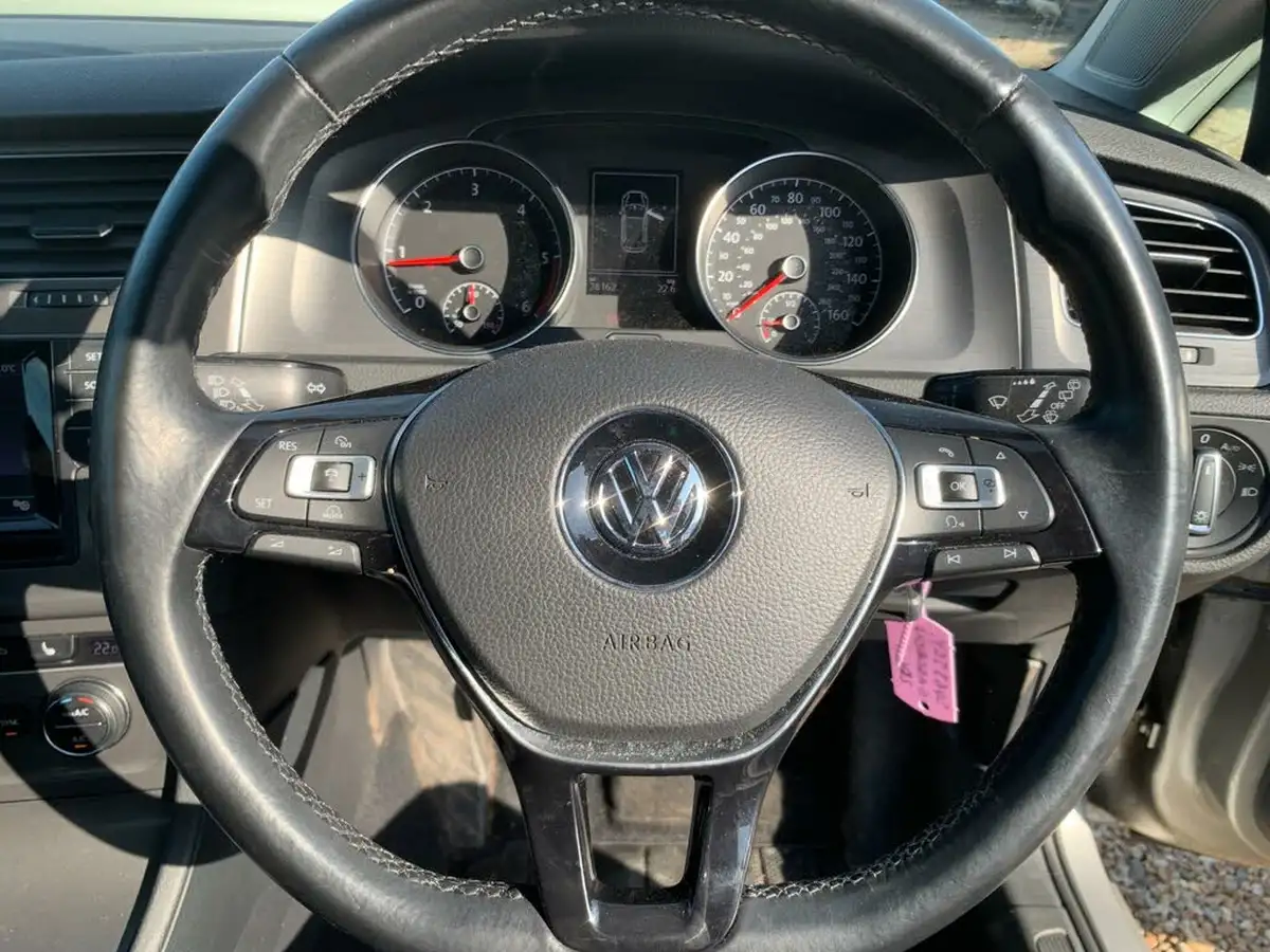 2013-volkswagen-golf-20tdi-se-ss-hatchback-3d-big-12