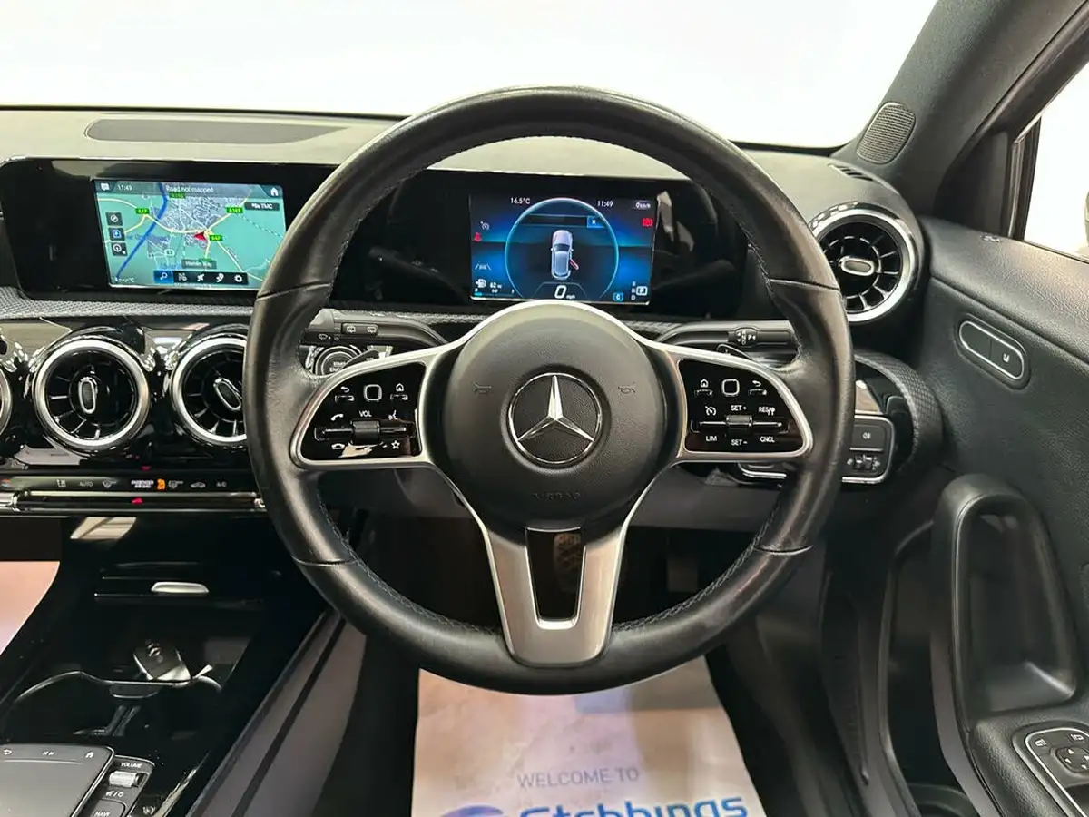 2021-mercedes-benz-a-class-13-a180-se-7g-dct-big-20