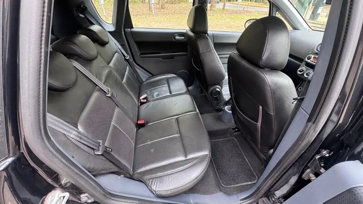 2011-mitsubishi-colt-13-juro-5d-big-20