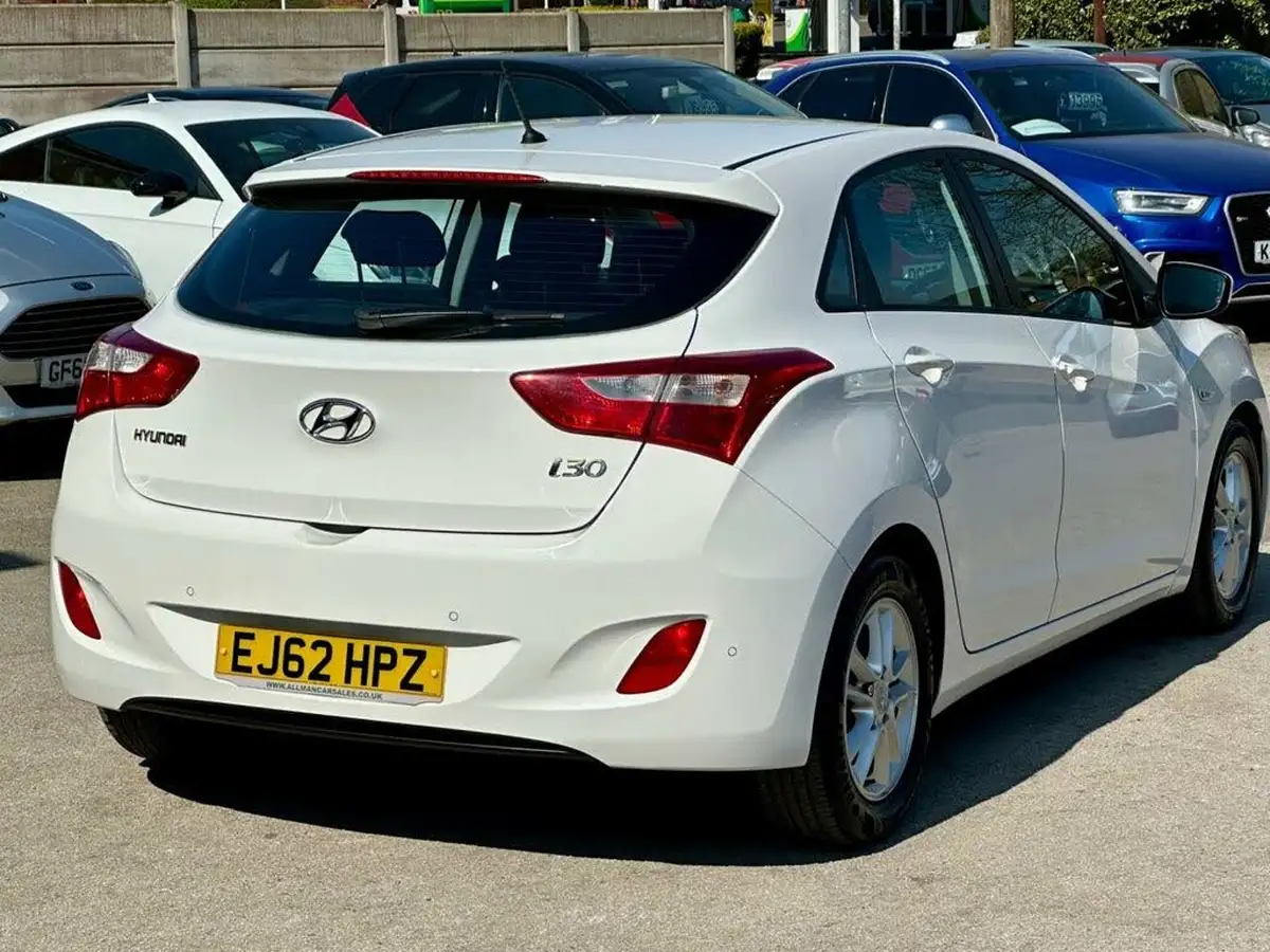 2012-hyundai-i30-16td-active-blue-drive-isg-big-3