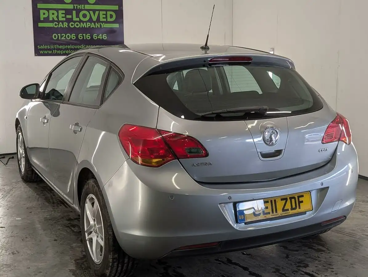 2011-vauxhall-astra-17td-exclusiv-17cdti-16v-110ps-ecoflex-hatchback-5d-big-4