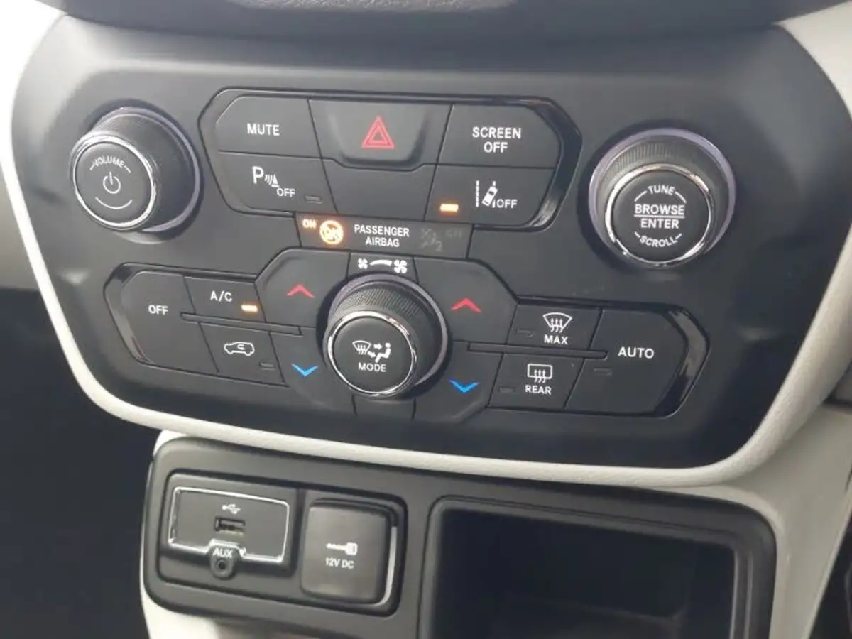 2019-jeep-renegade-10-gse-longitude-big-18