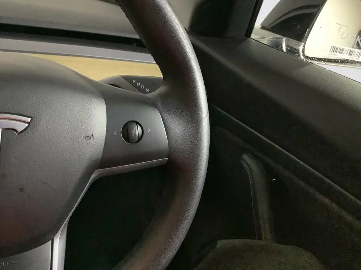 2020-tesla-model-3-e-performance-big-15