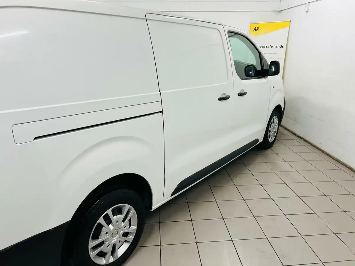2019-vauxhall-vivaro-15td-2900-l2h1-dynamic-big-3