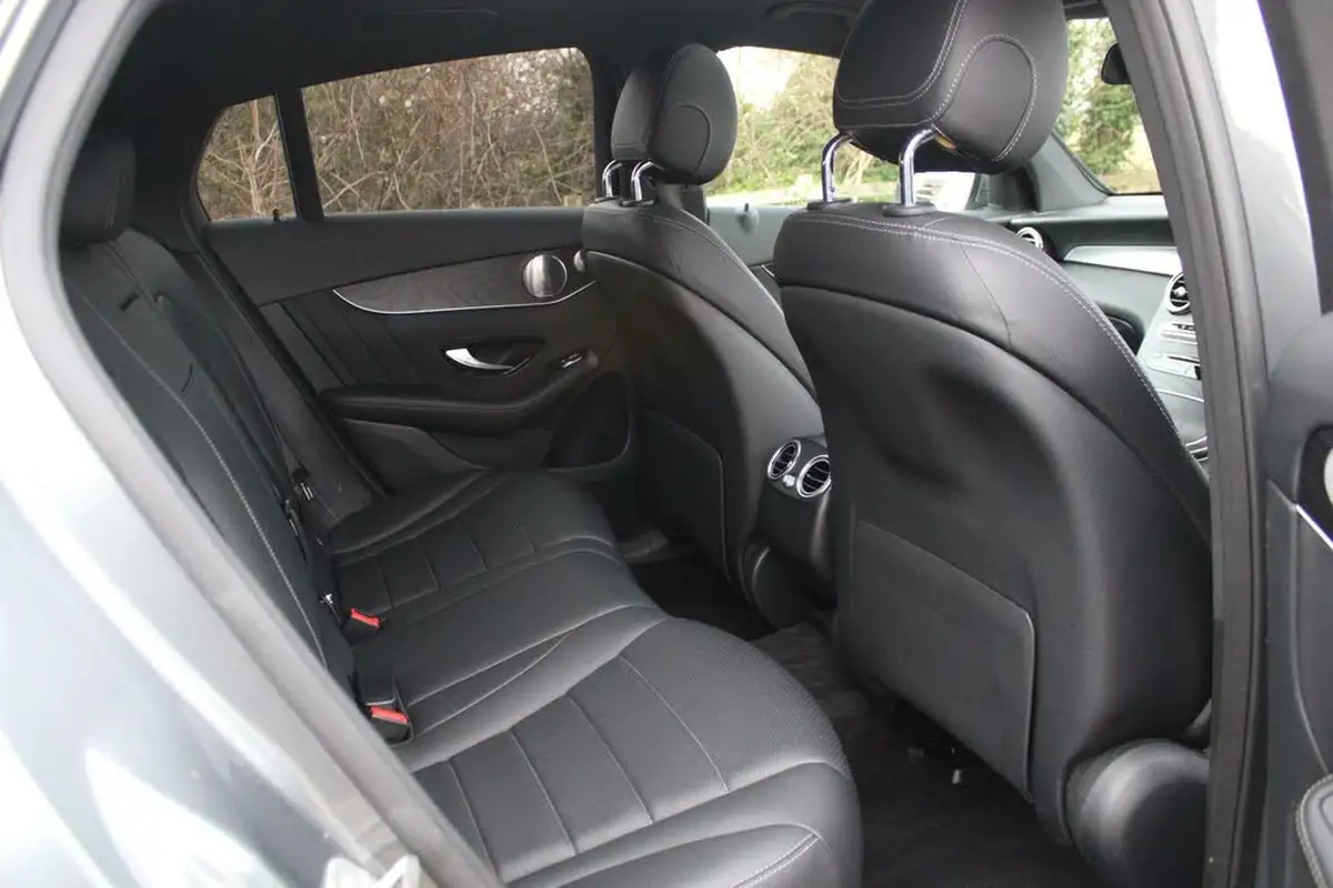 2018-mercedes-benz-glc-class-20-glc250-amg-line-premium-plusss-coupe-4d-big-11