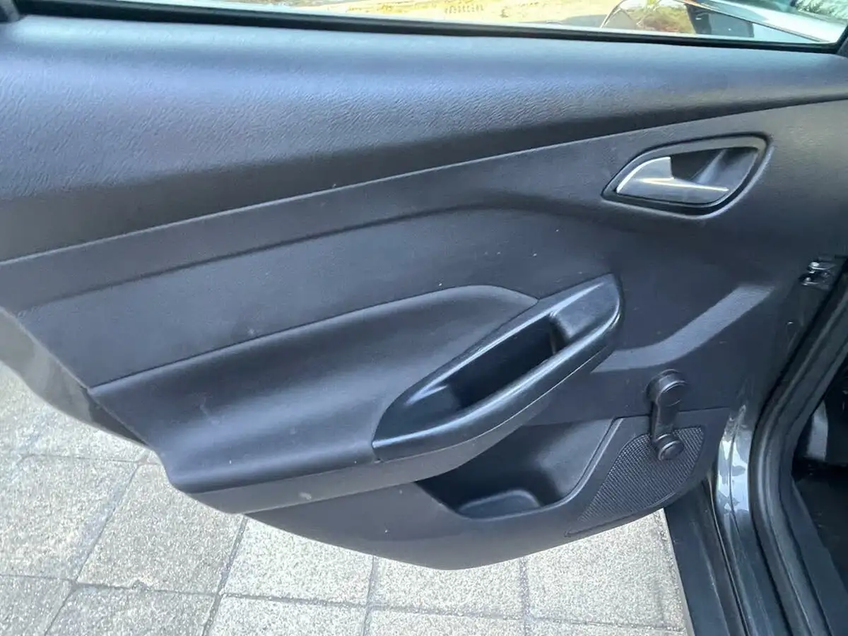 2017-ford-focus-10t-zetec-edition-100ps-hatchback-big-12