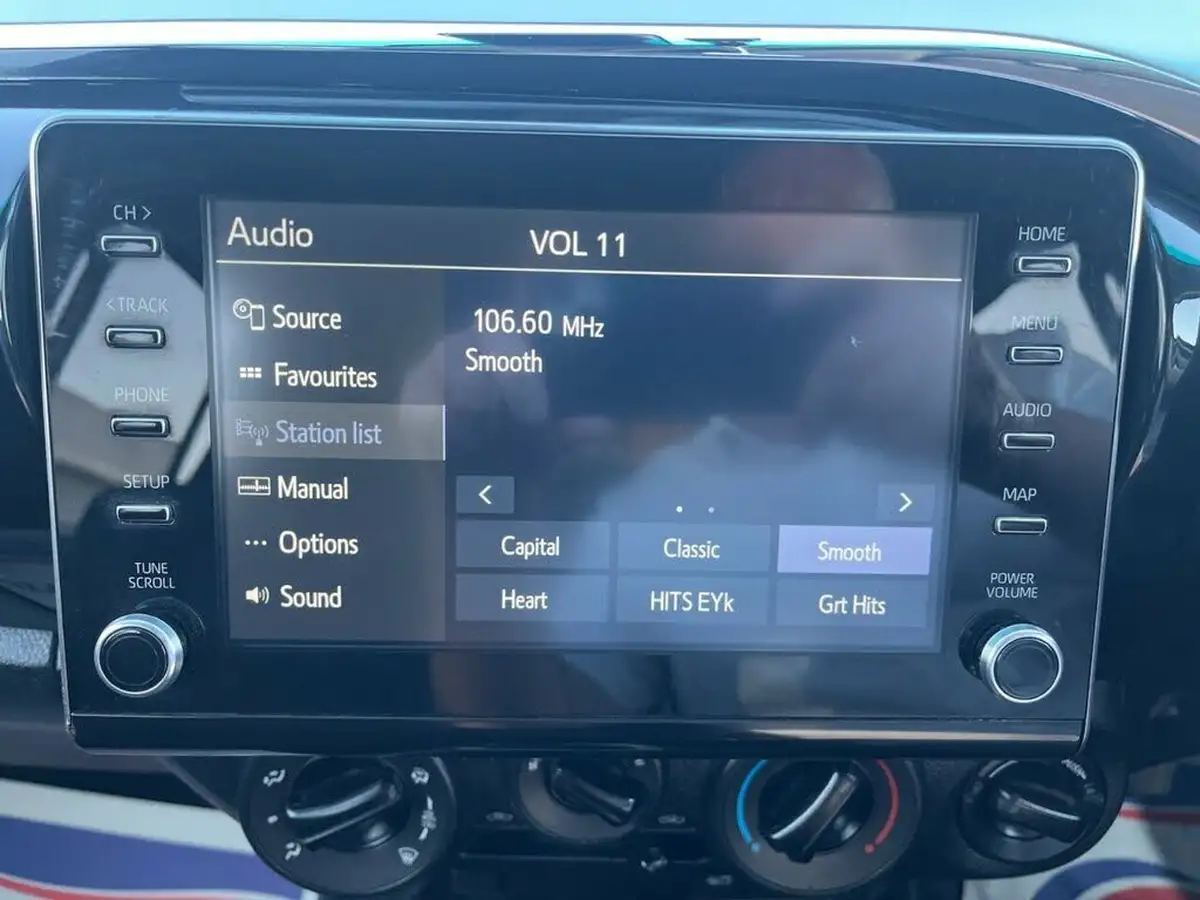 2021-toyota-hi-lux-24d-4d-icon-150hpeu6d-auto-big-20