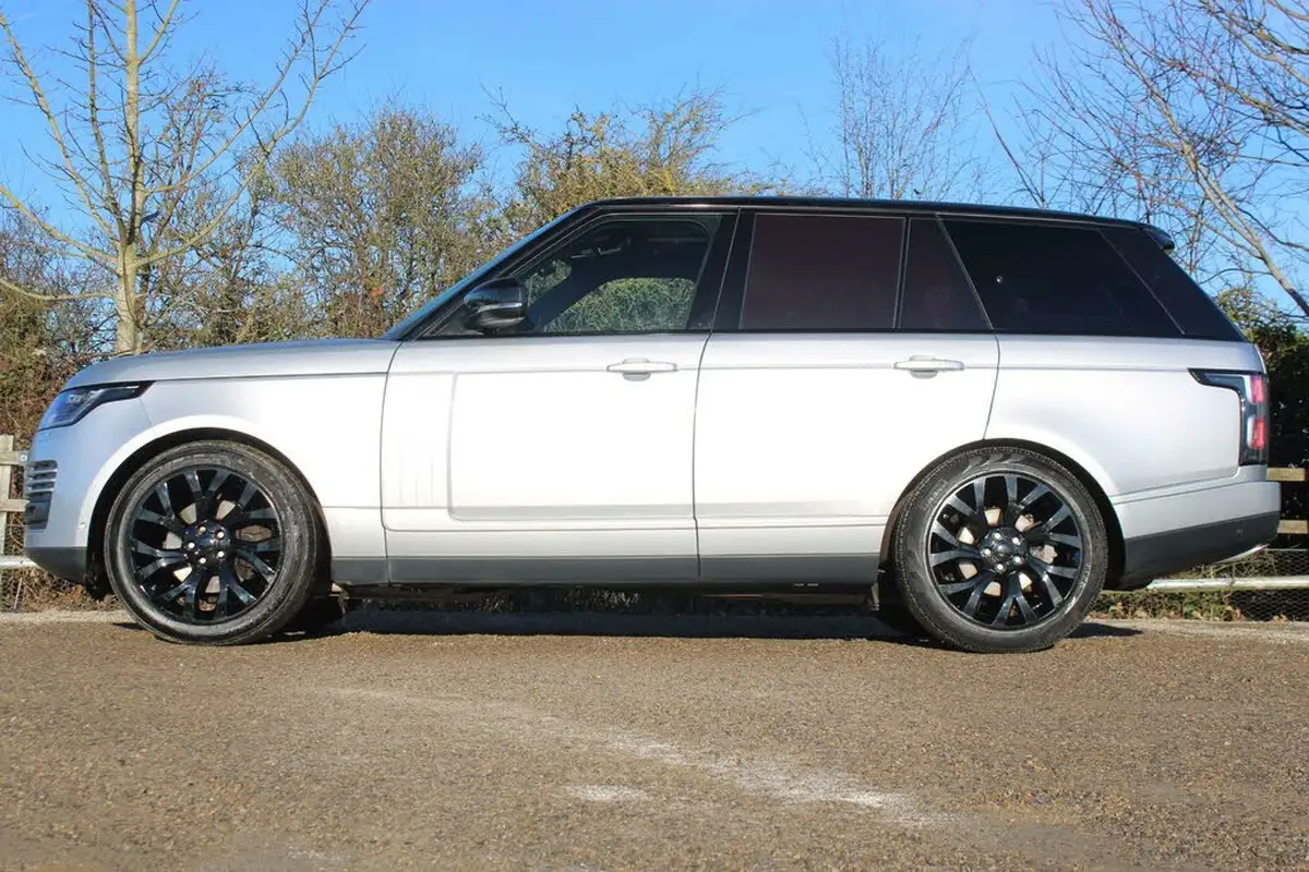 2019-land-rover-range-rover-30-sd-v6-vogue-big-14