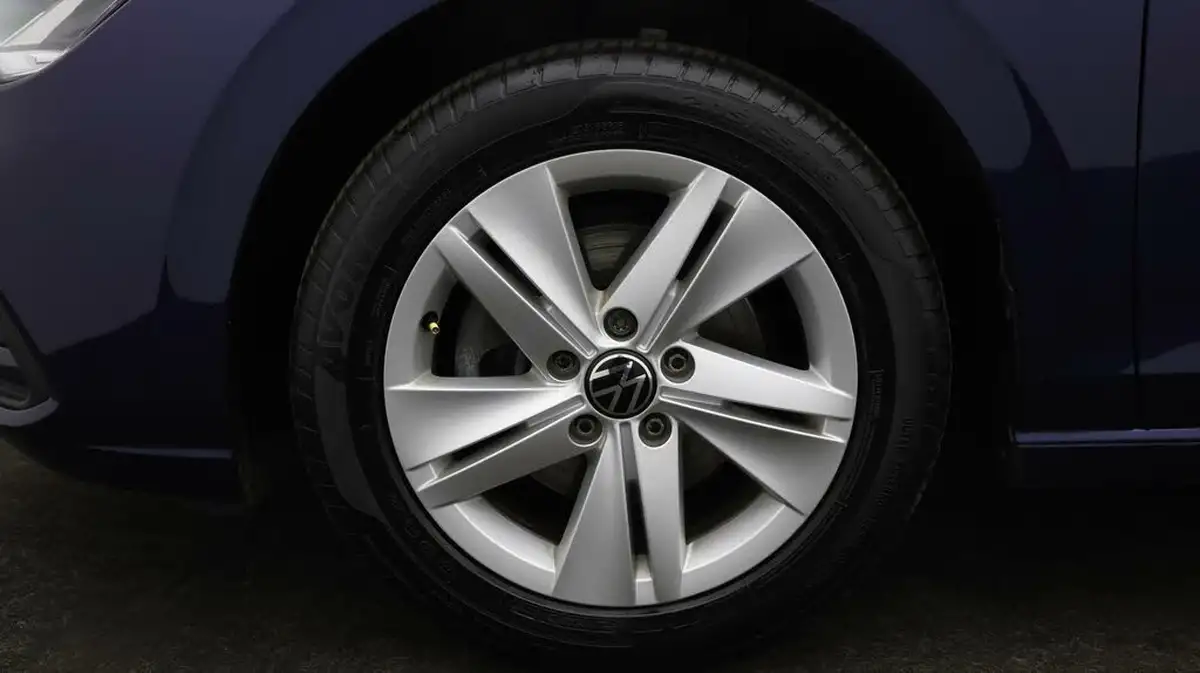 2022-volkswagen-golf-15-tsi-life-130ps-hatchback-big-17