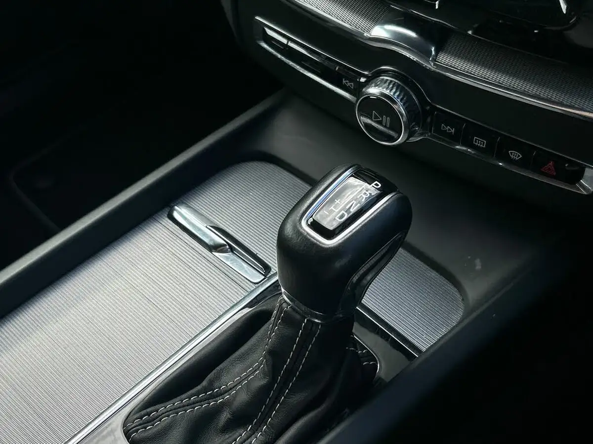 2019-volvo-xc60-20-t5-r-design-pro-awd-big-26