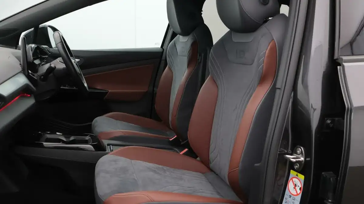 2021-volkswagen-id4-e-first-edition-big-14