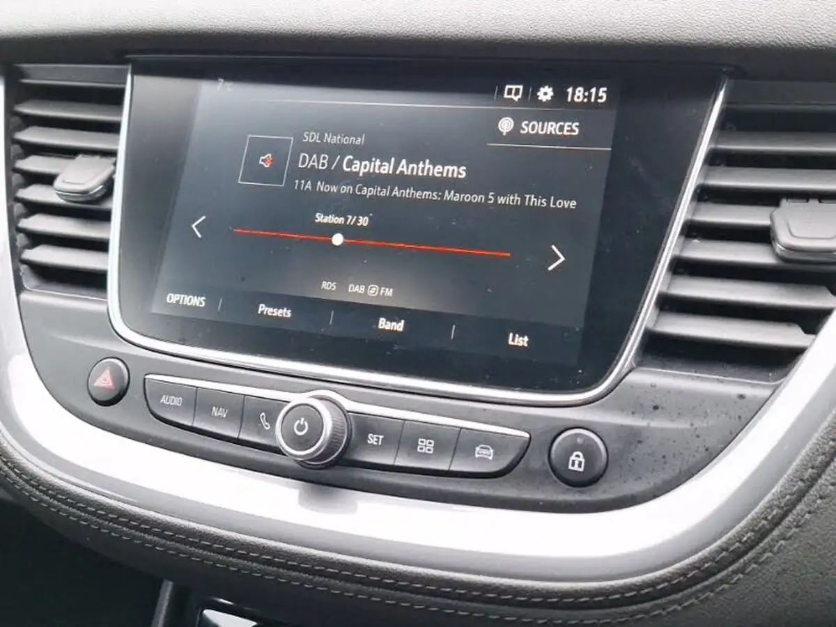 2020-vauxhall-grandland-x-12-sri-nav-big-9