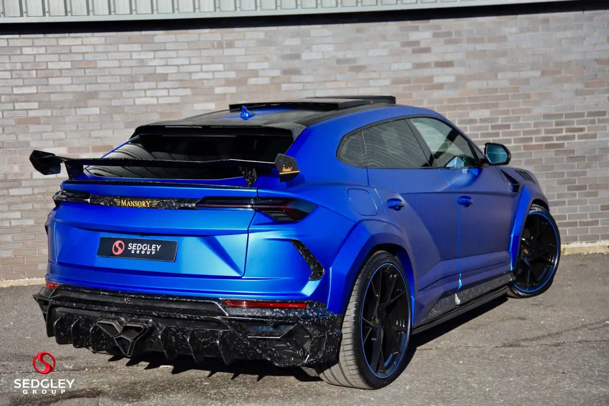 2022-lamborghini-urus-40-no-trim-big-6