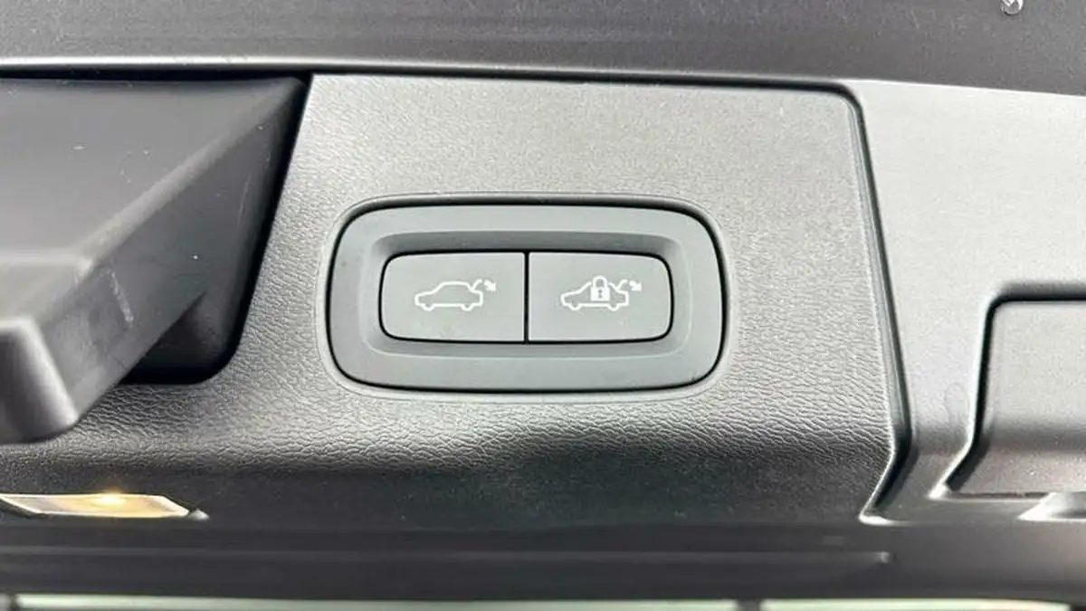 2023-volvo-xc60-20-t8-ultimate-dark-big-32