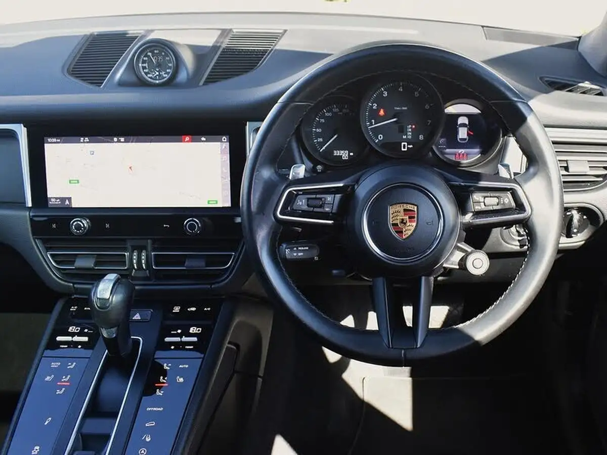 2022-porsche-macan-20-big-13